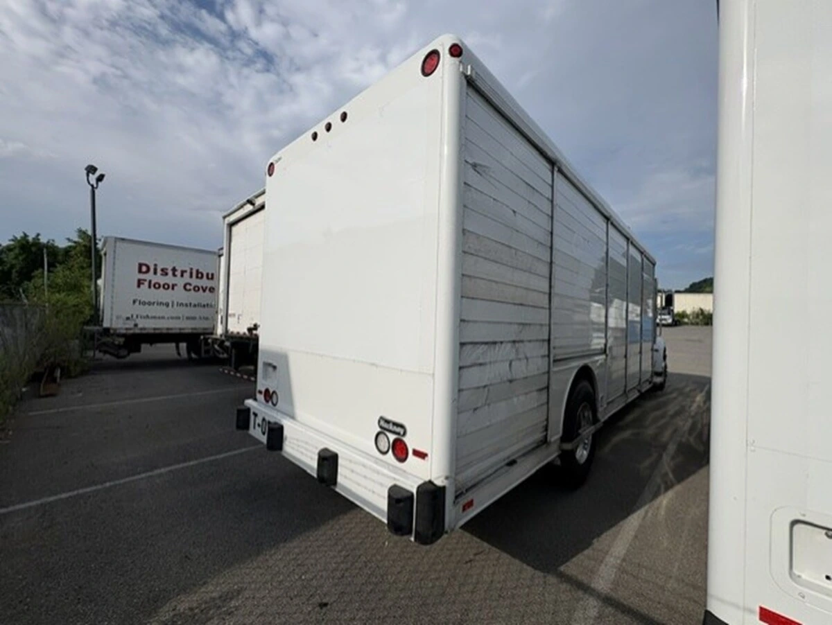 2020 Peterbilt 337 in Johnstown, PA — photo 4