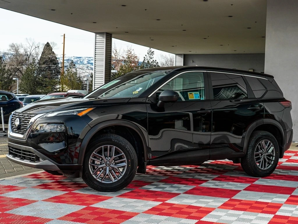 2023 Nissan Rogue S's photo