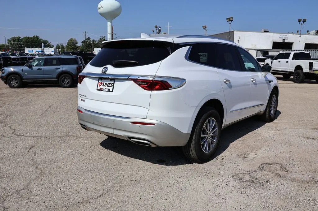 2024 Buick Enclave Premium photo 3