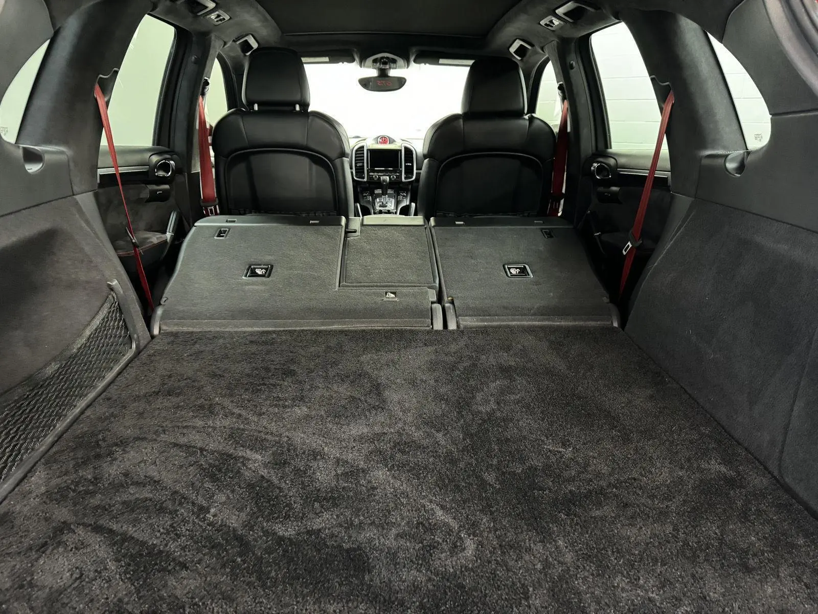 2013 Porsche Cayenne GTS photo 30