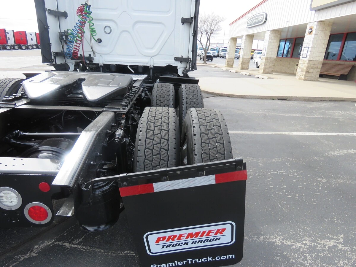 2024 Freightliner Cascadia - image 6