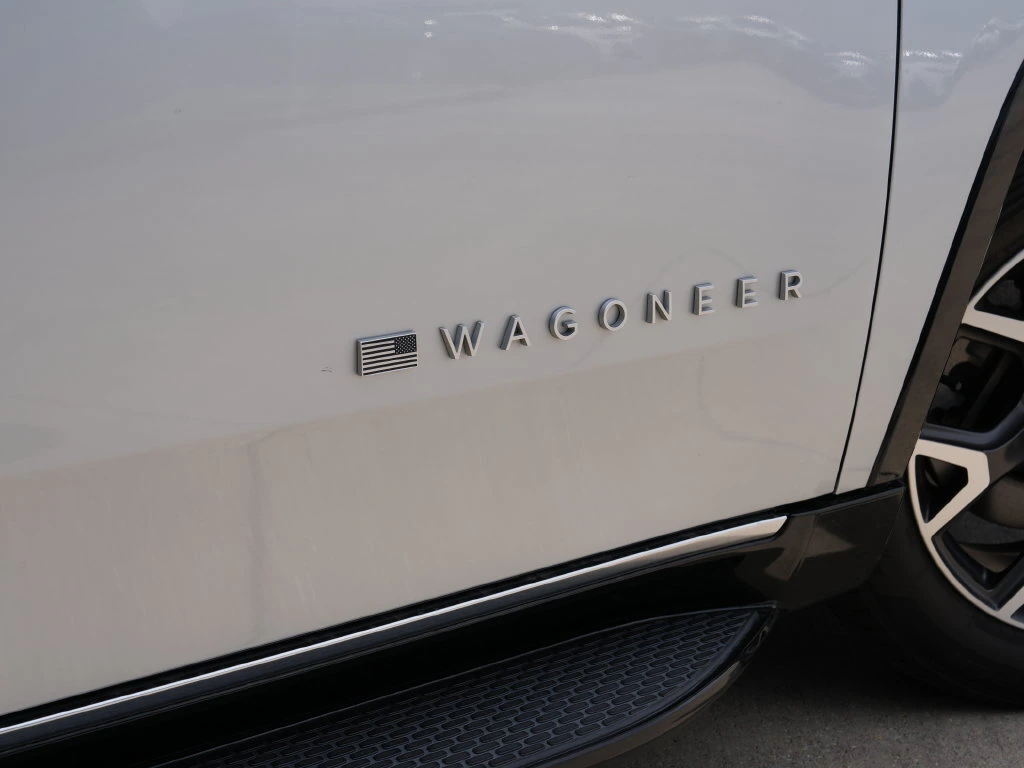 2023 Jeep Wagoneer L Series III - Photo 13