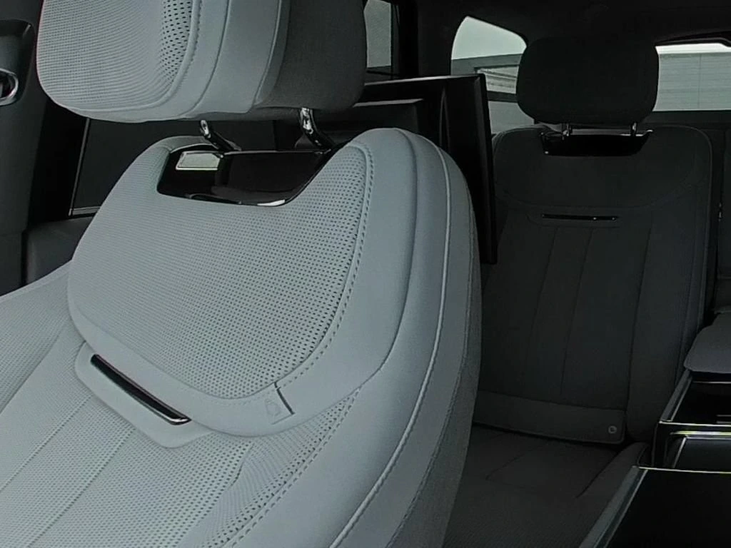 2025 Land Rover Range Rover SV - Photo 34