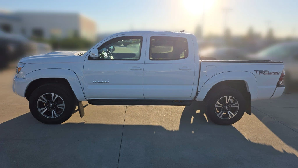 Used 2014 Toyota Tacoma Base with VIN 5TFLU4EN9EX107544 for sale in Kansas City