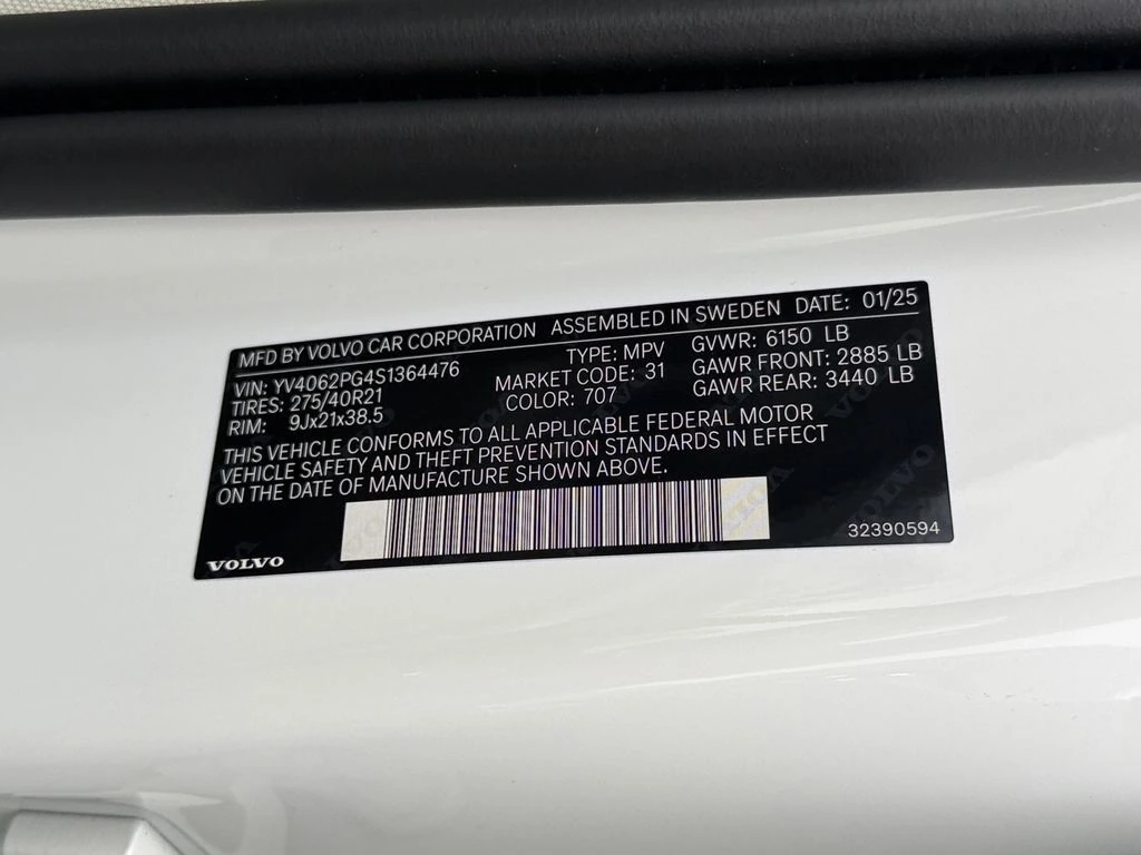 2025 Volvo - image 30