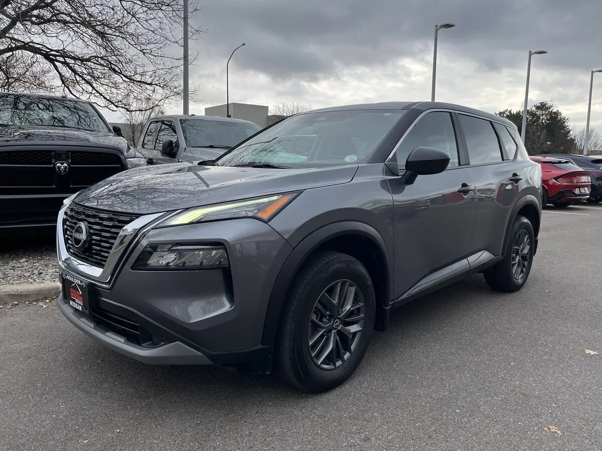 2023 Nissan Rogue AWD S photo 3