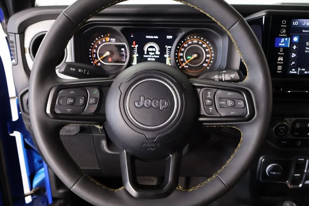 2024 Jeep Gladiator Sport photo 3
