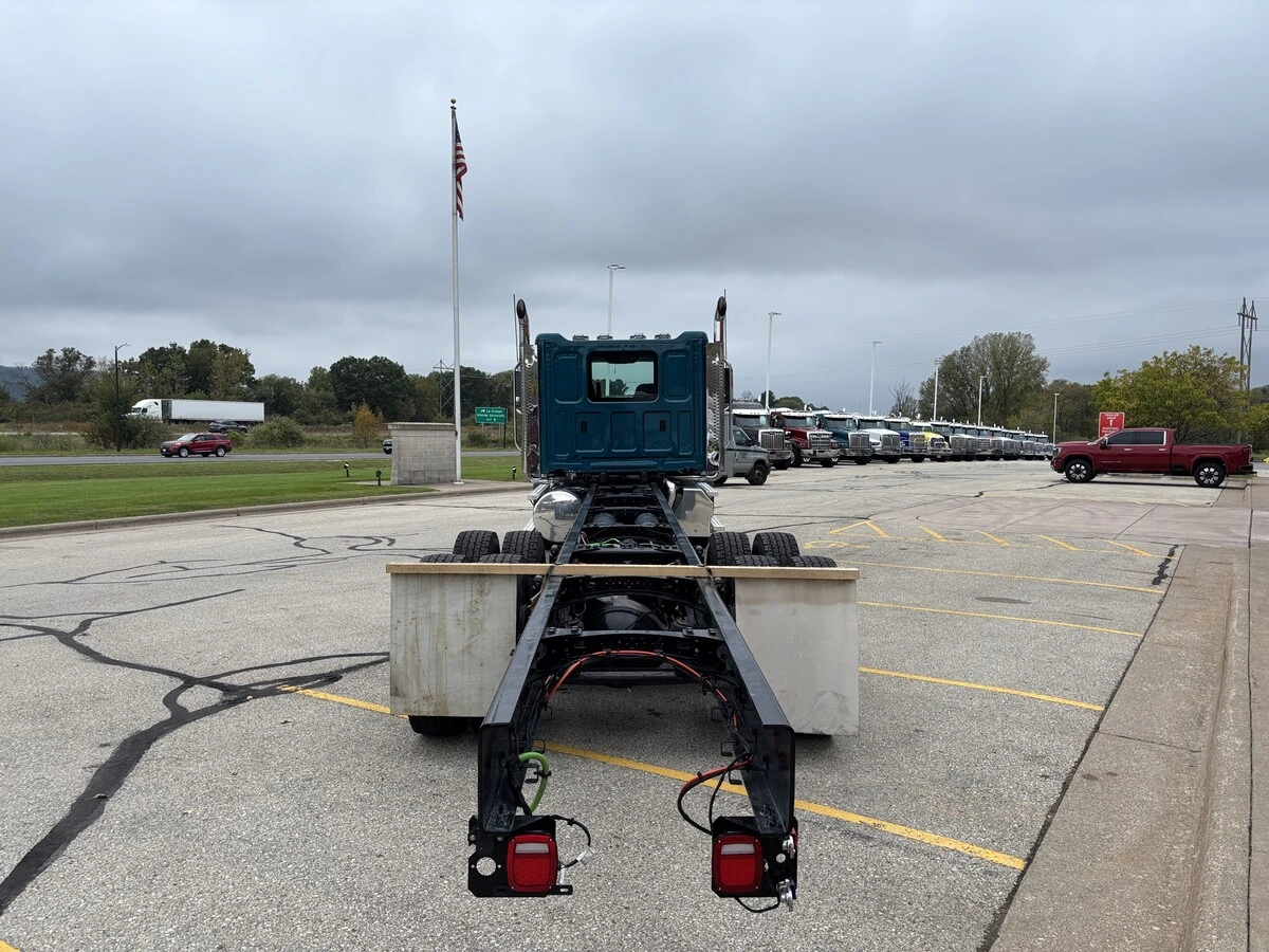 2027 Western Star 49X — photo 6