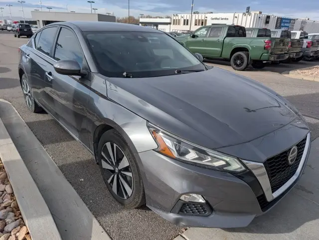 2022 Nissan Altima 2.5 SV photo 3