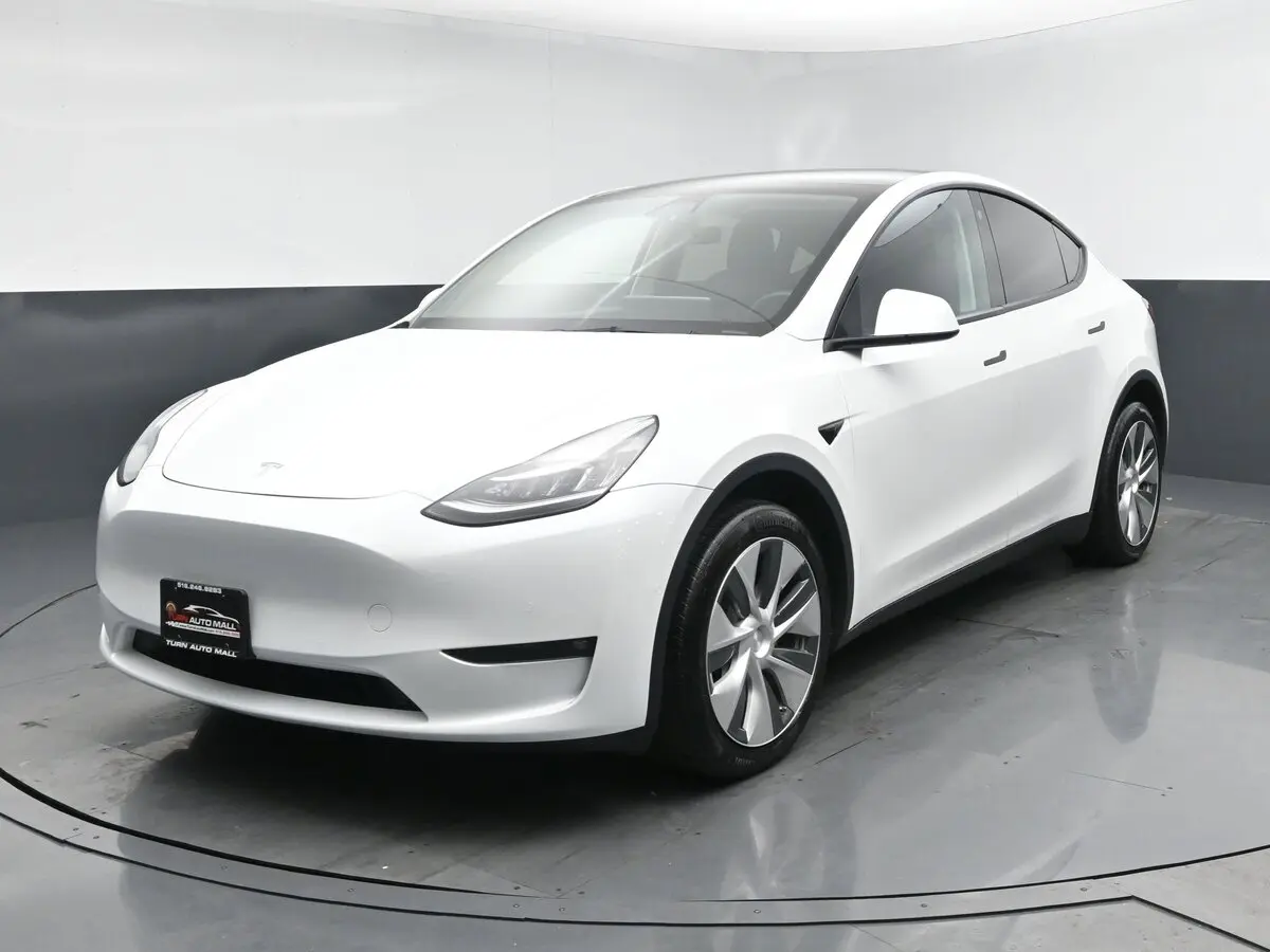 2021 Tesla Model Y Long Range's photo
