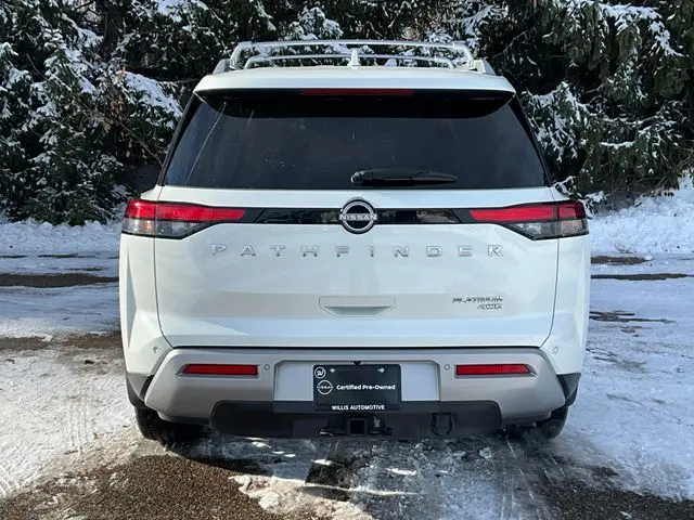 2023 Nissan Pathfinder Platinum photo 3