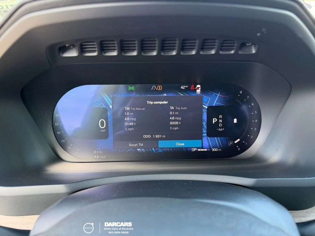 2025 Volvo - image 26