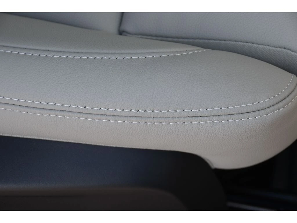 2026 Volvo - image 32