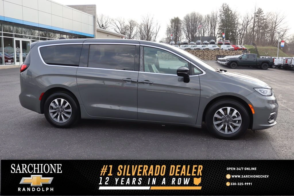 2025 Chrysler Pacifica PHEV
