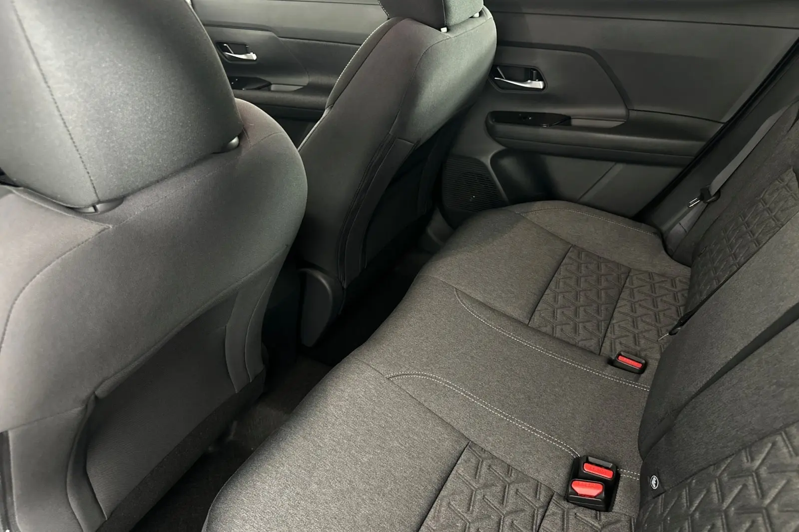 2026 Nissan Kicks SV photo 7