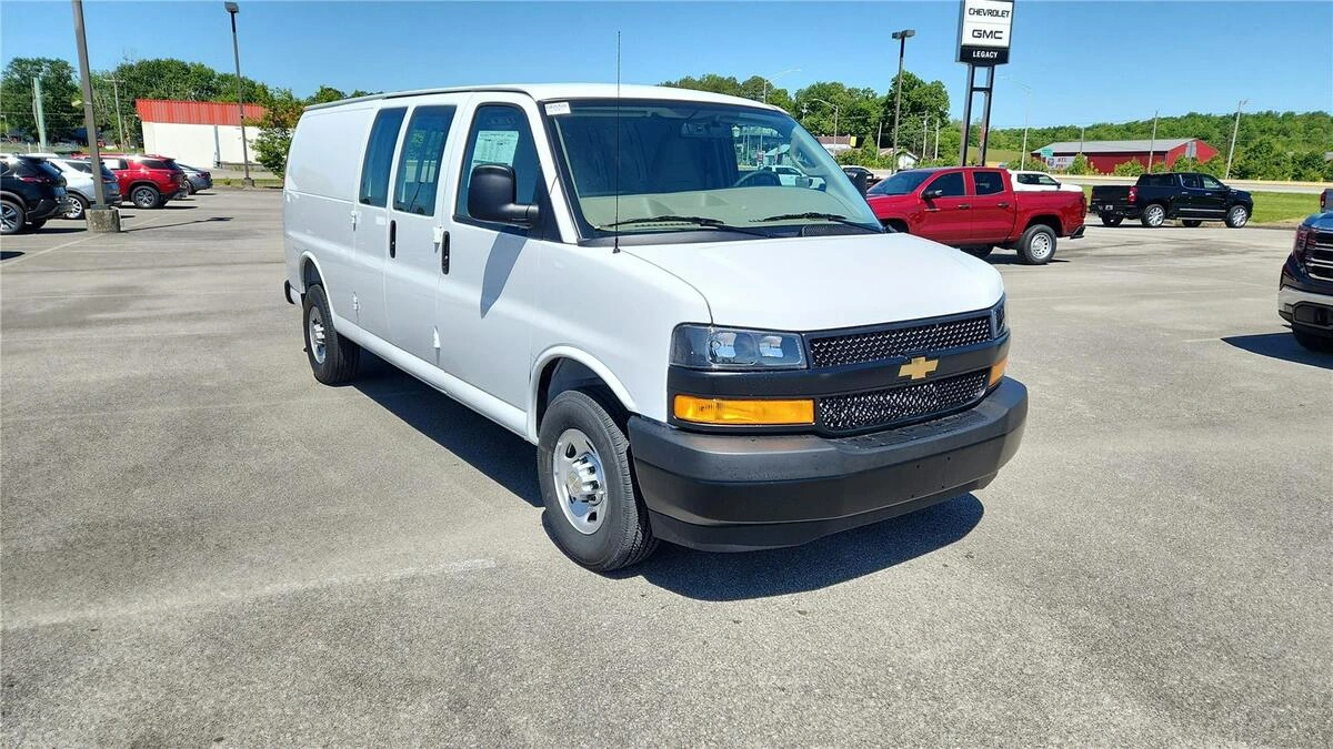 2026 Chevrolet Express 2500 Extended Work Van HD's photo