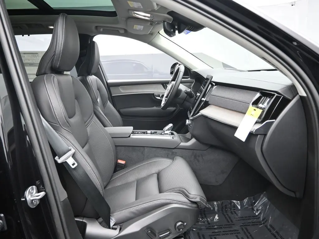 2026 Volvo - image 29