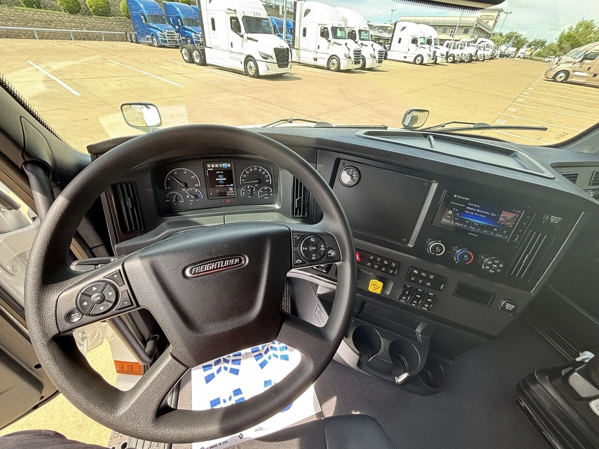 2027 Freightliner Cascadia - image 10