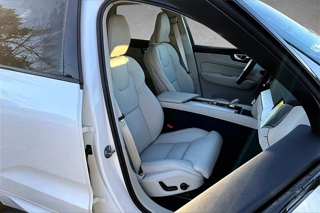 2026 Volvo - image 11