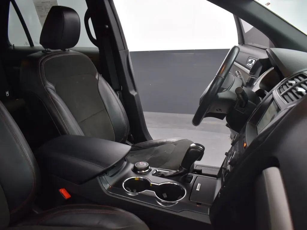 2018 Ford Explorer XLT photo 32