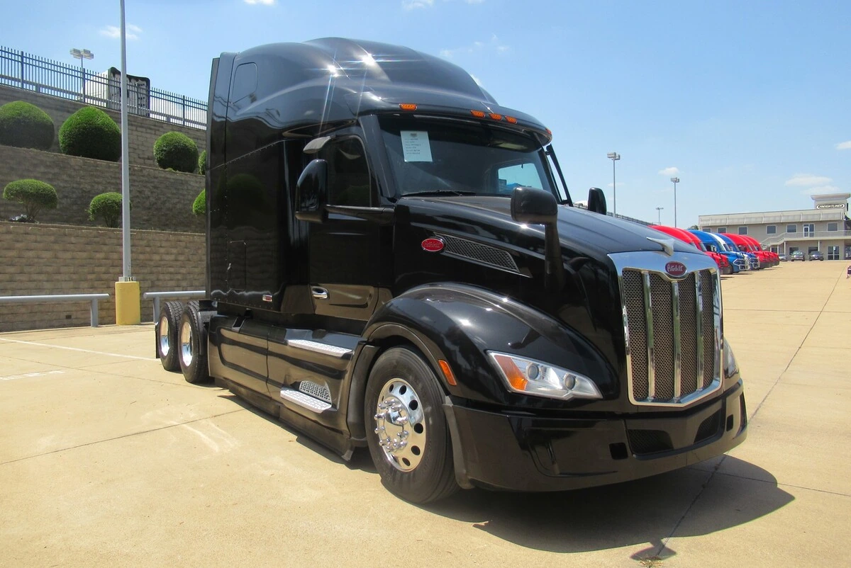 2023 Peterbilt 579 — photo 2