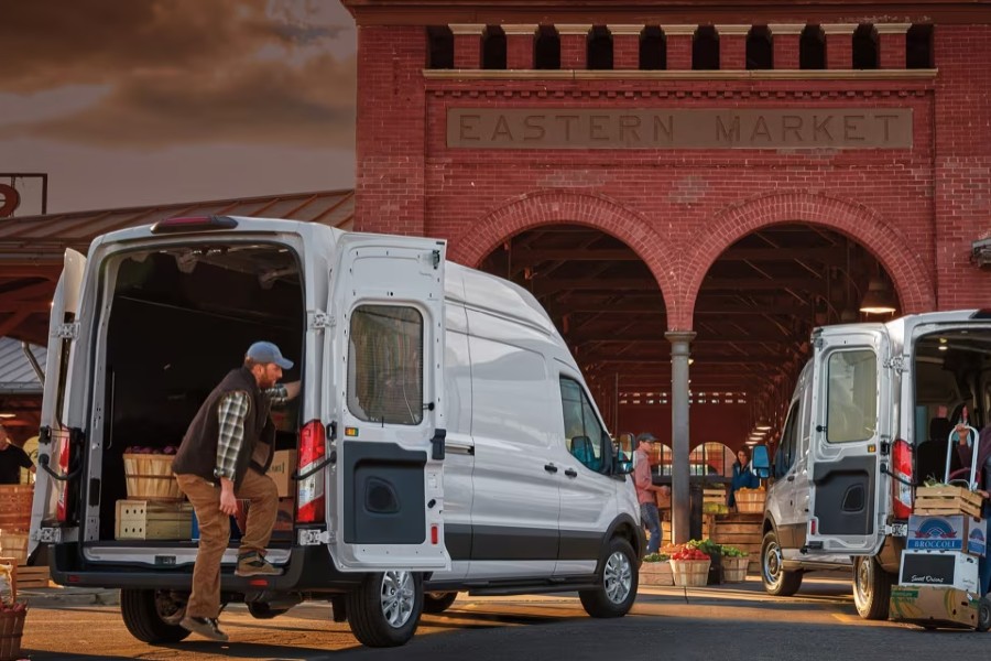 Ford Commercial Vans Exterior Rears Unloading