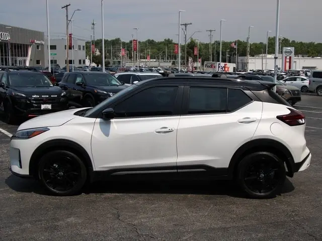 Used 2024 Nissan Kicks SR with VIN 3N1CP5DV7RL566302 for sale in Kansas City