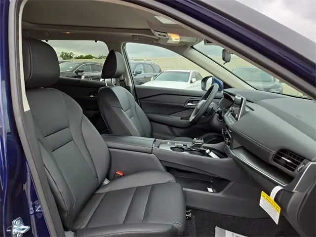 2026 Nissan Rogue SV photo 13