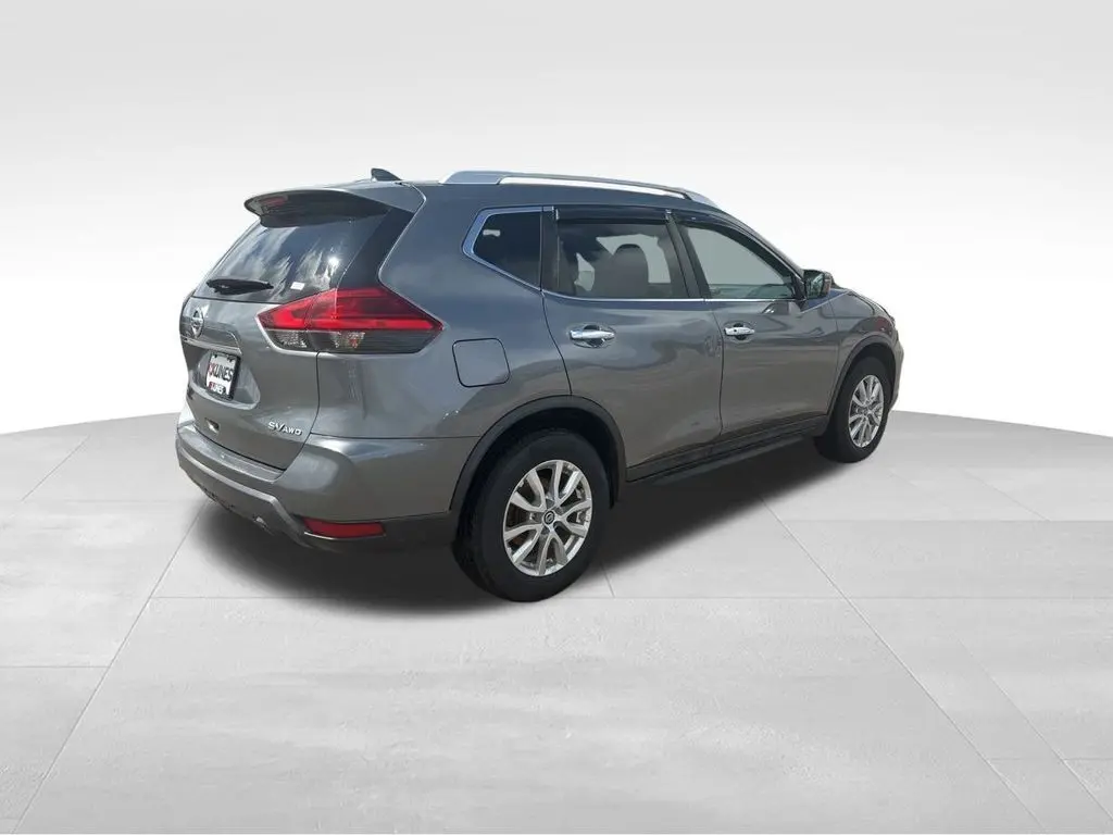 2017 Nissan Rogue SV photo 5