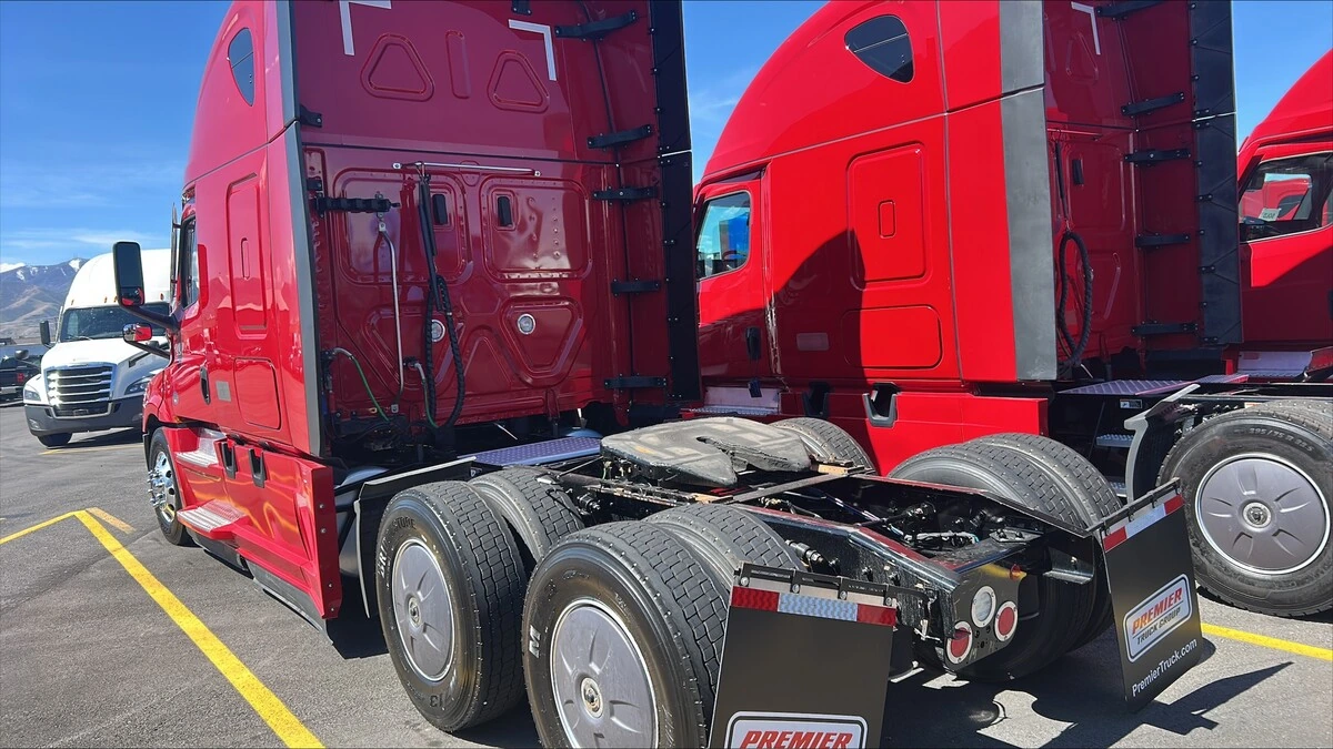 2022 Freightliner Cascadia - image 5