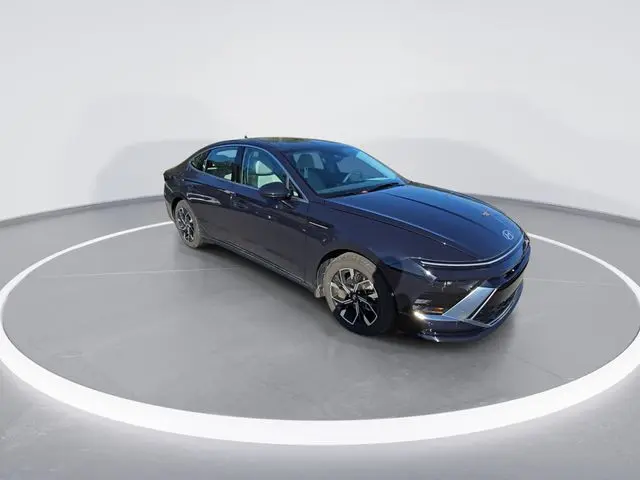 2024 Hyundai Sonata SEL photo 2