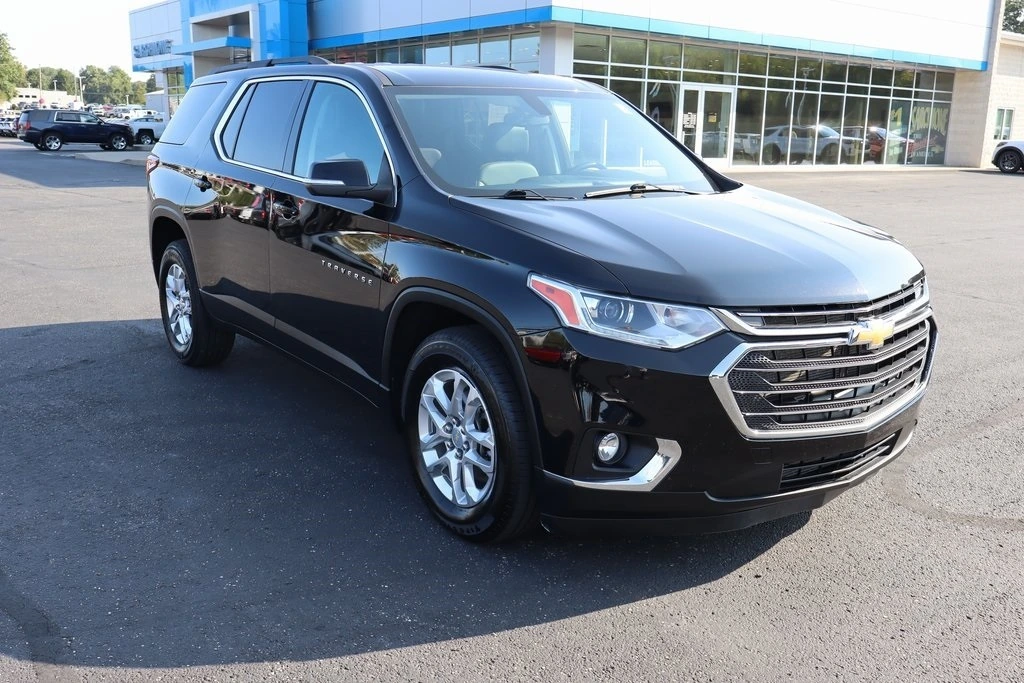 Used 2021 Chevrolet Traverse 3LT with VIN 1GNEVHKW8MJ263982 for sale in Atwater, OH