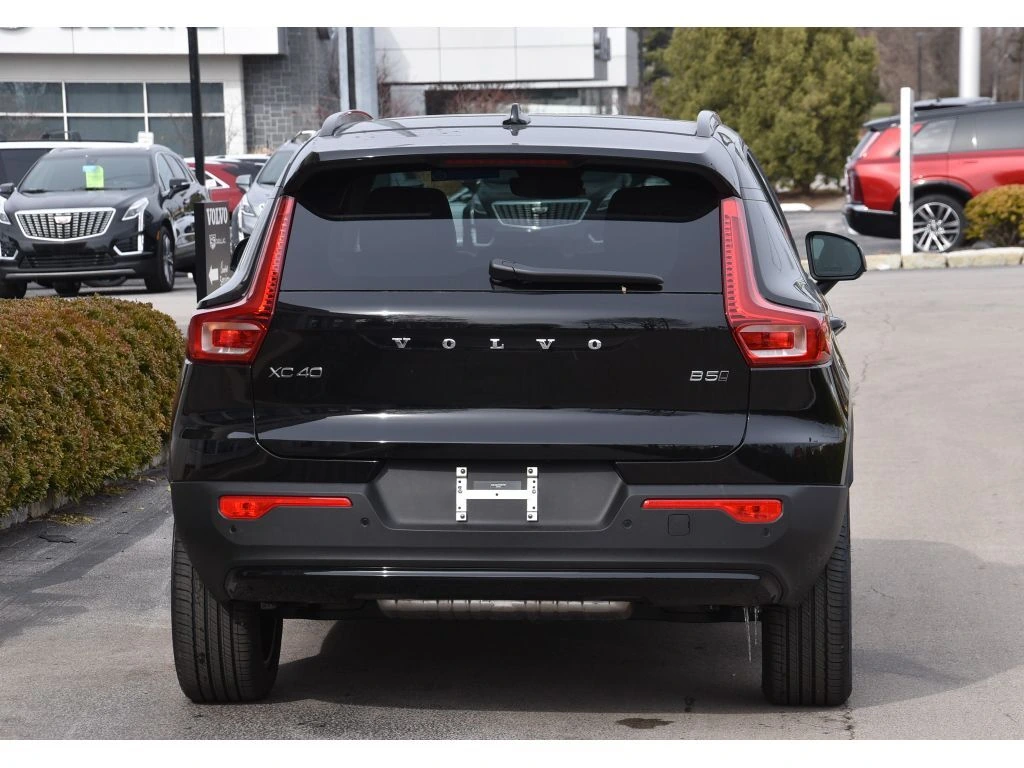 2026 Volvo - image 5