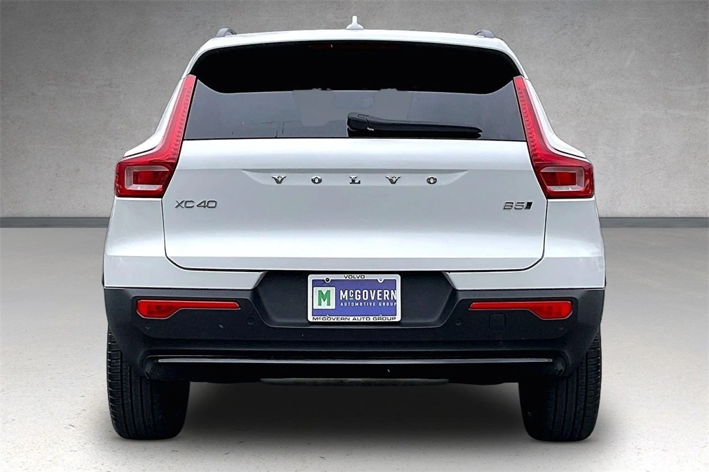 2023 Volvo - image 5