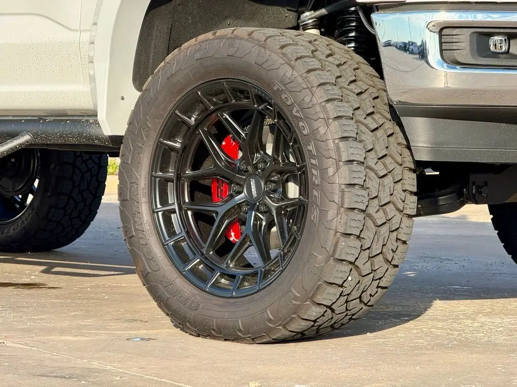 2025 Ford F-150 XLT photo 12