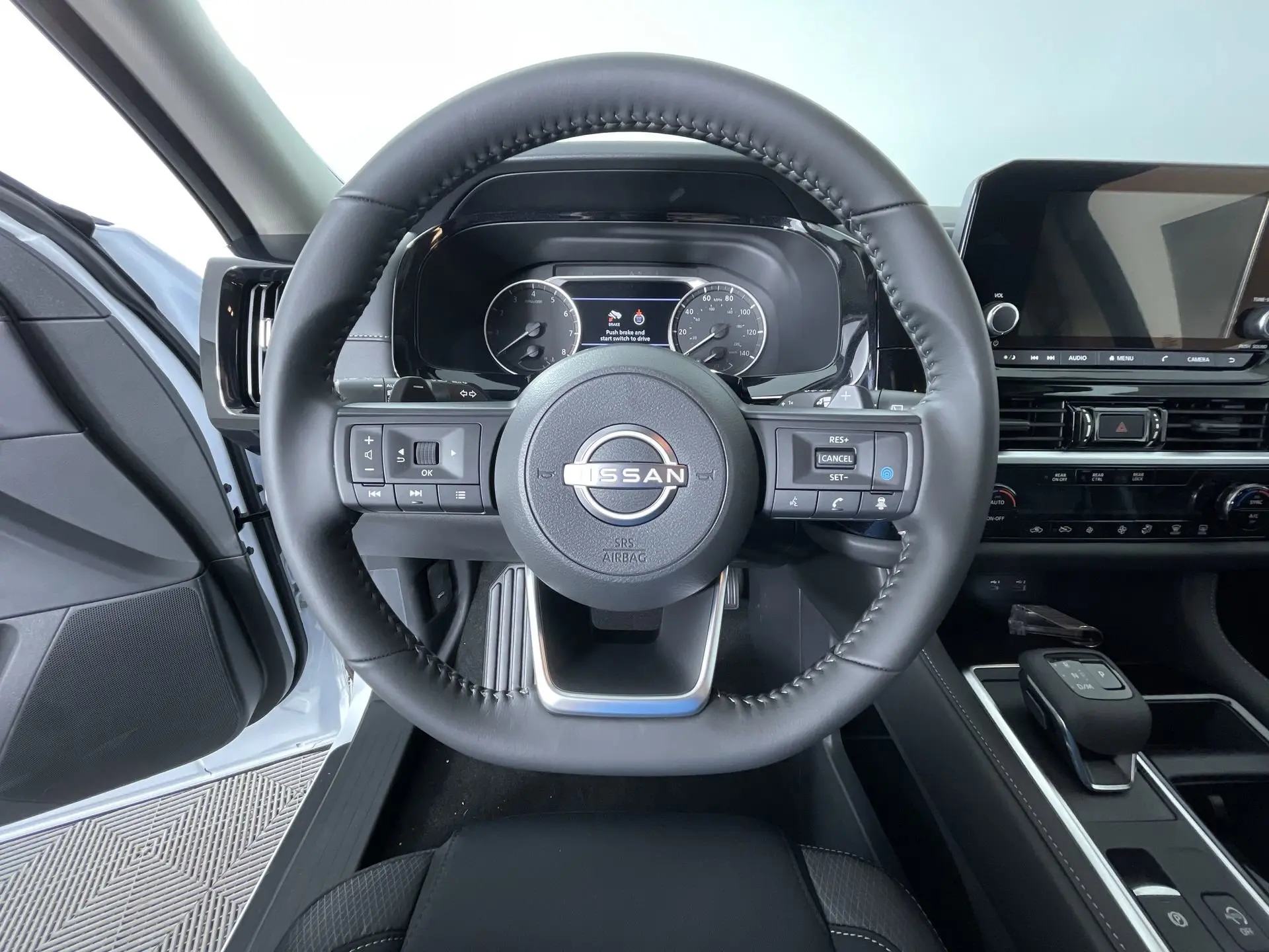 2025 Nissan Pathfinder SV photo 13