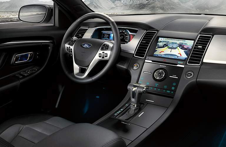 driver dash and infotainment system of a 2018 Ford Taurus