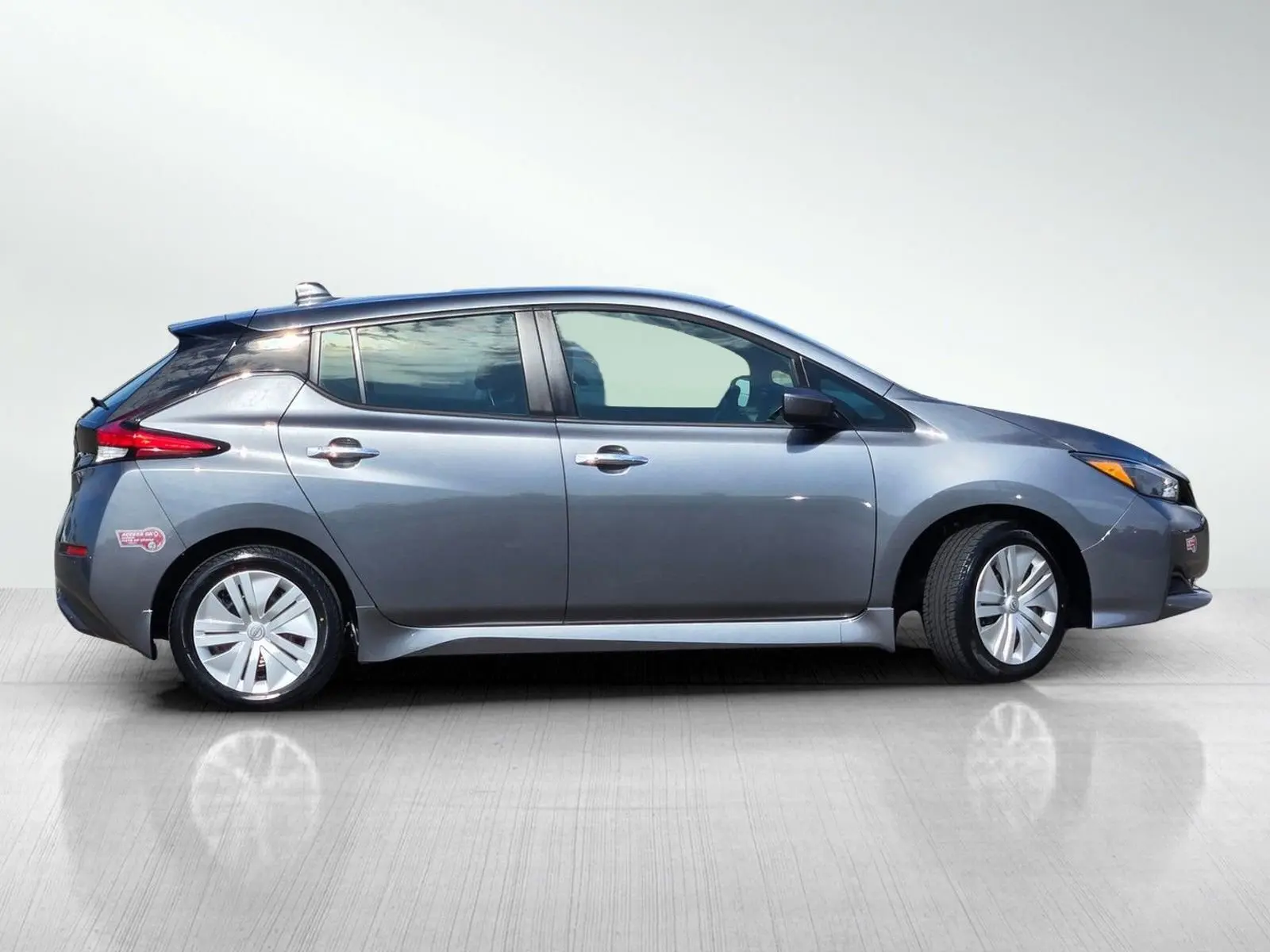 2024 Nissan Leaf S photo 3
