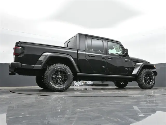 2024 Jeep Gladiator Willys photo 32