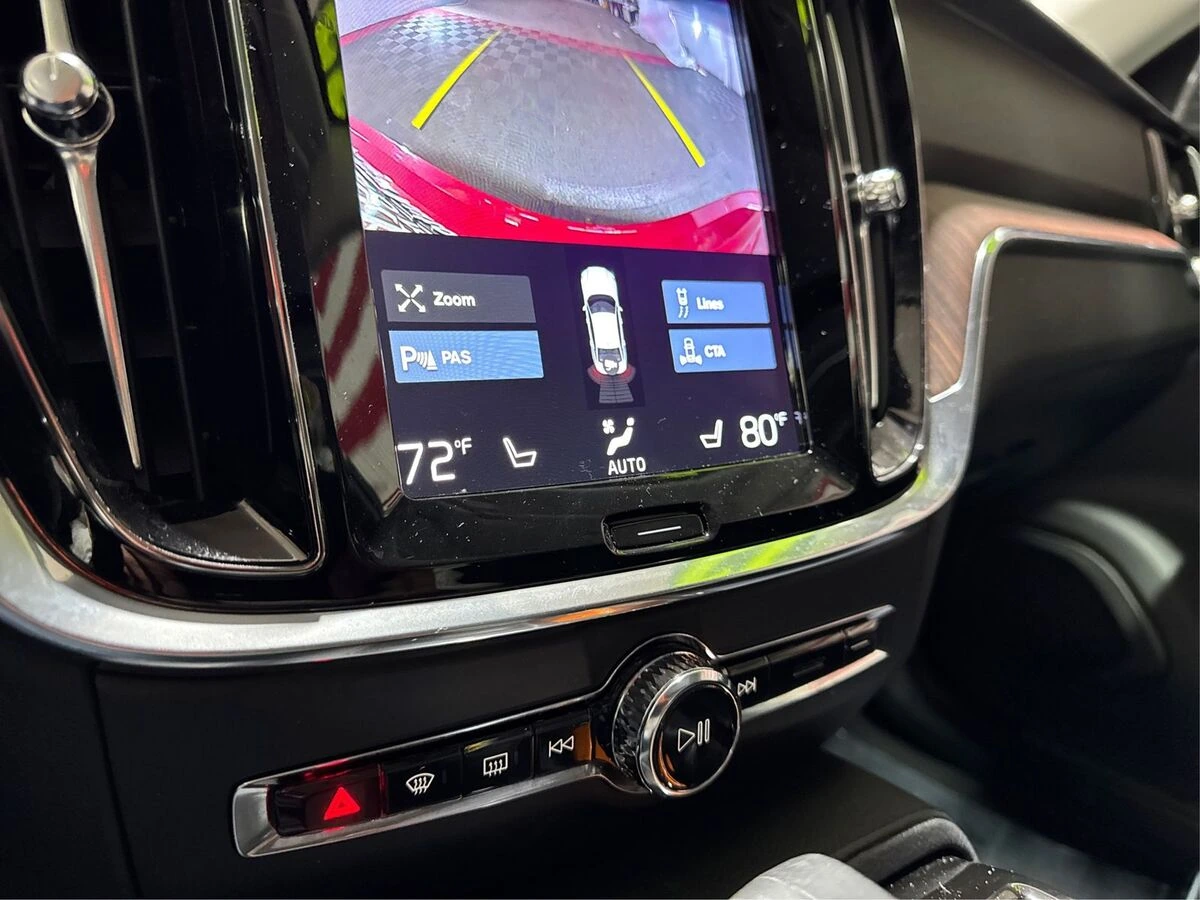 2022 Volvo - image 26