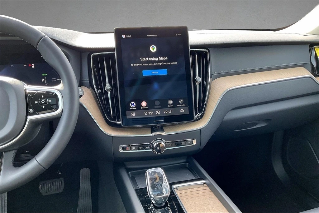 2026 Volvo - image 6