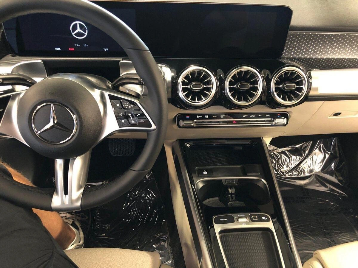 2025 Mercedes-Benz GLB Base - Photo 14
