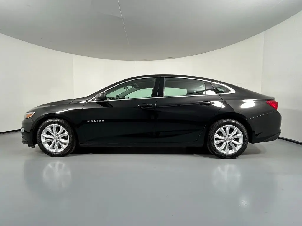 2023 Chevrolet Malibu 1LT photo 2