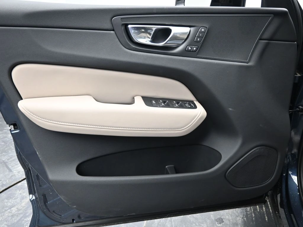 2026 Volvo - image 22