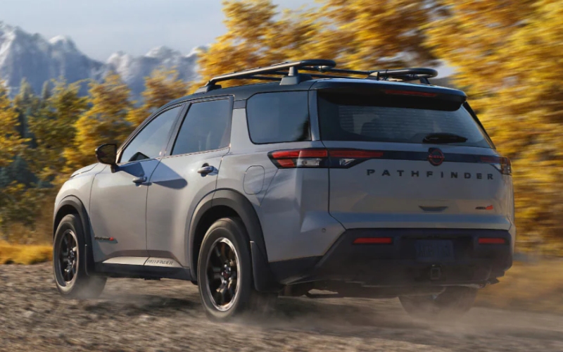Can the 2026 Nissan Pathfinder's Front Wide View help with blind exits in New Philadelphia, OH?