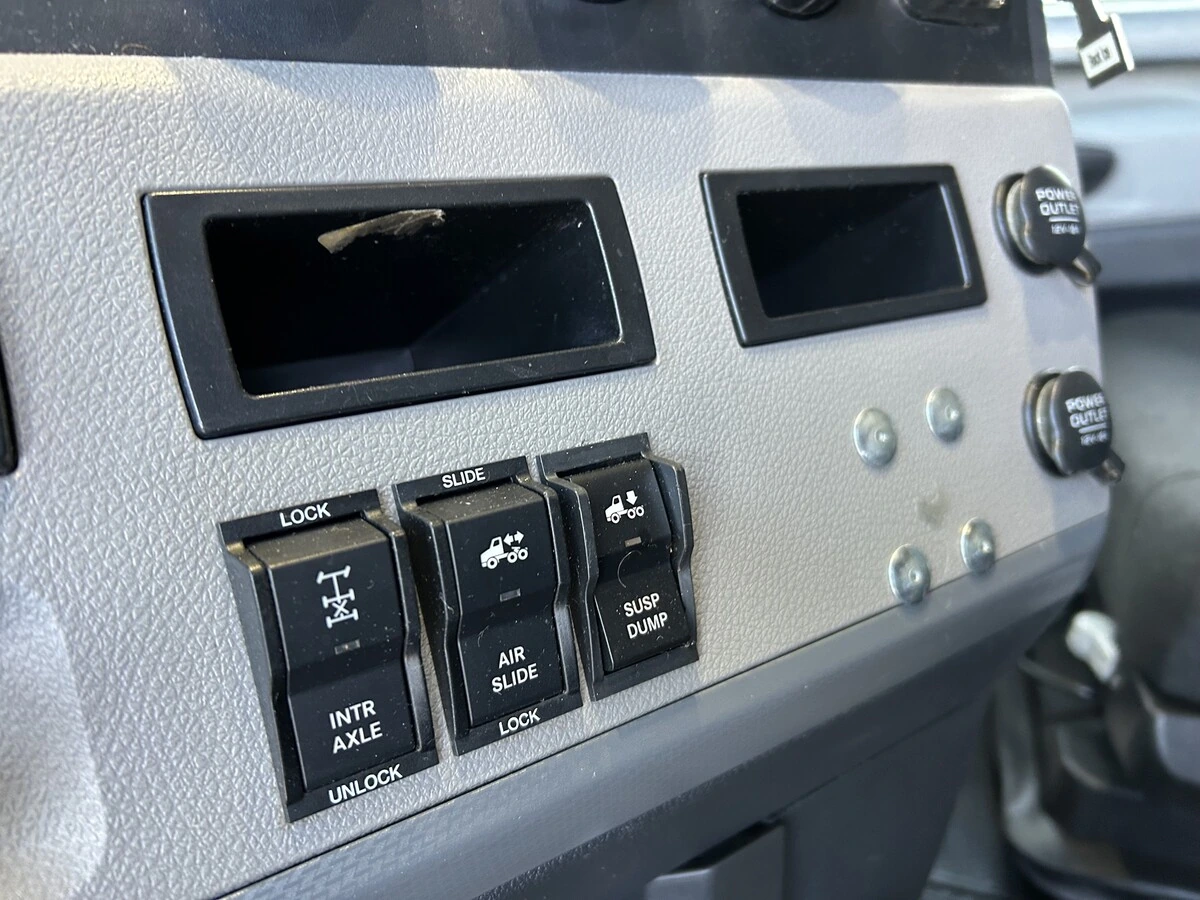 2020 Freightliner Cascadia - image 20