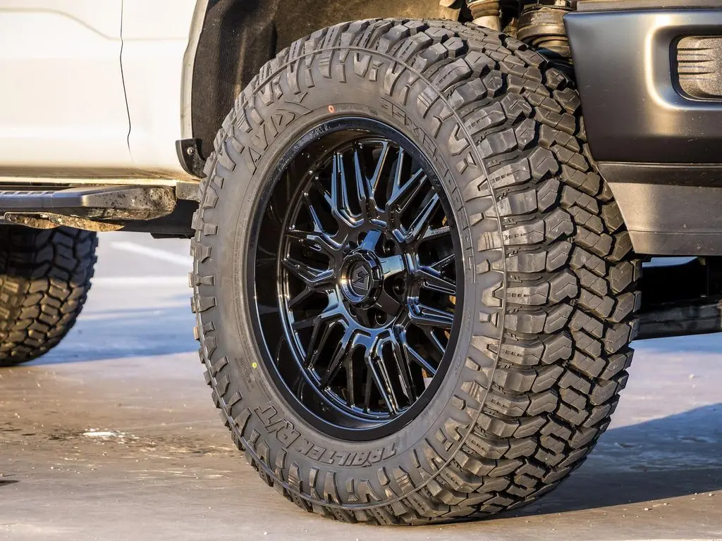 2024 Ford F-150 XLT photo 2