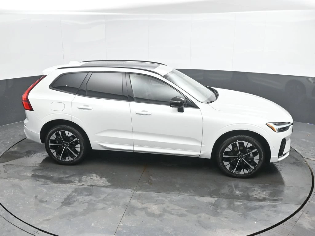 2026 Volvo - image 30