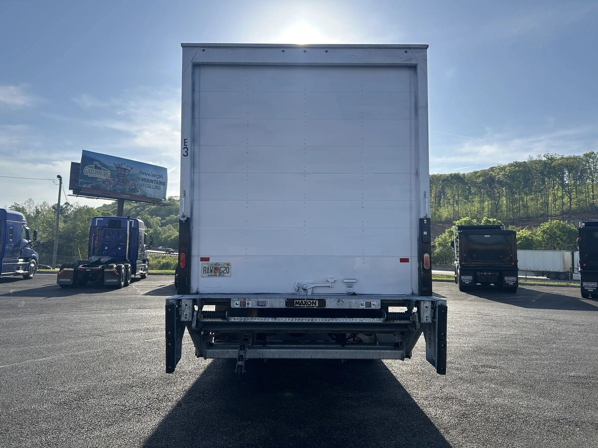 2023 Freightliner M2 106 — photo 4