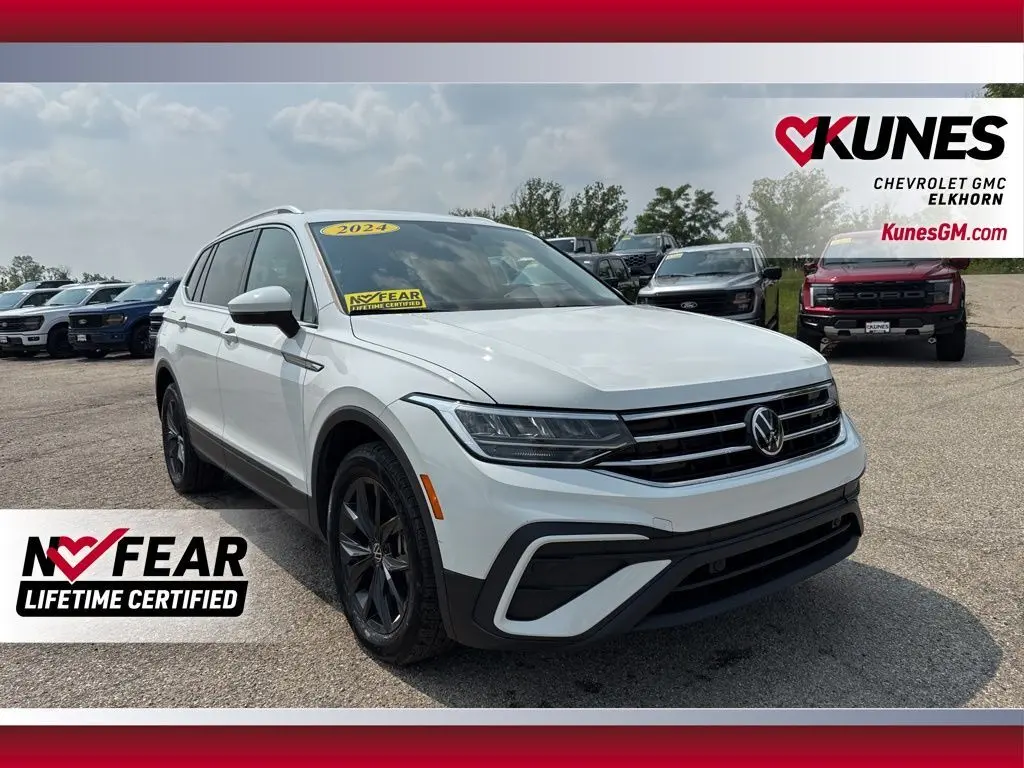 2024 Volkswagen Tiguan SE's photo